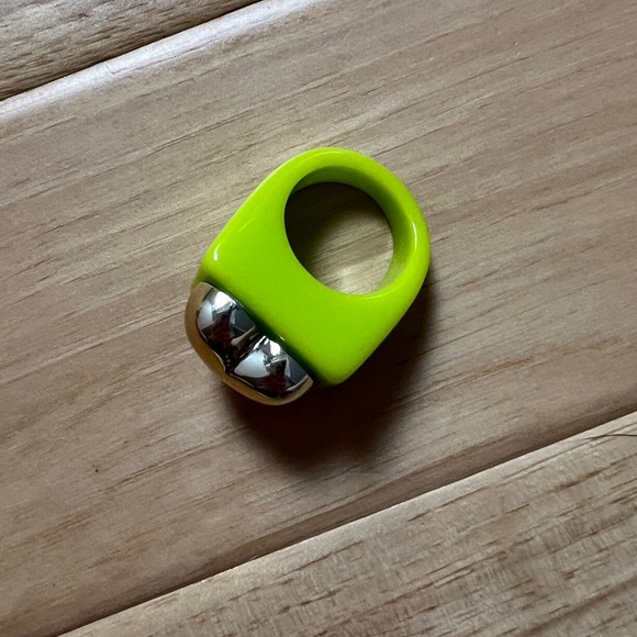 Resin Ring with gold toned heart, Size 9.5 - Picture 2 of 4